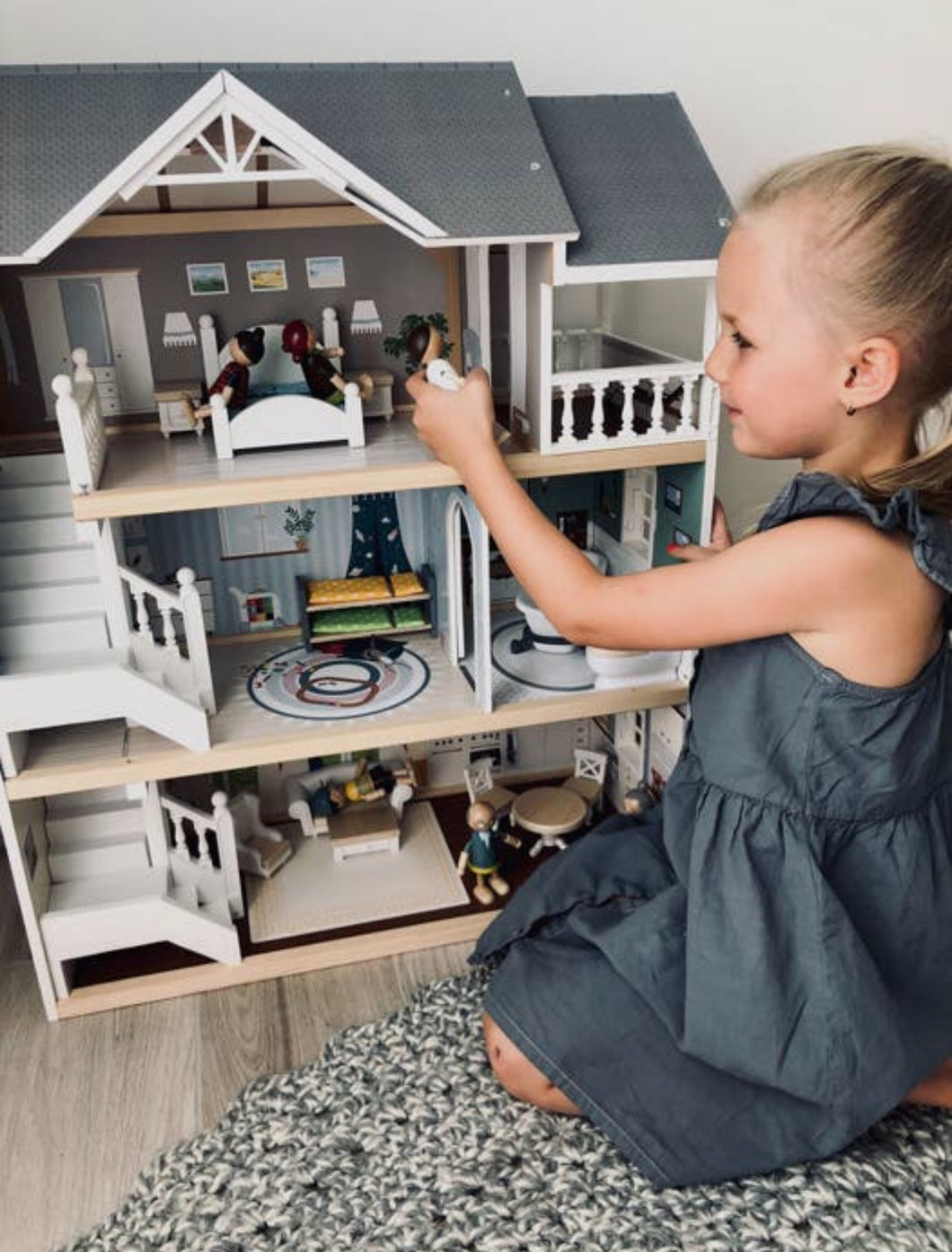 Small Foot Urban Villa Doll House Playset